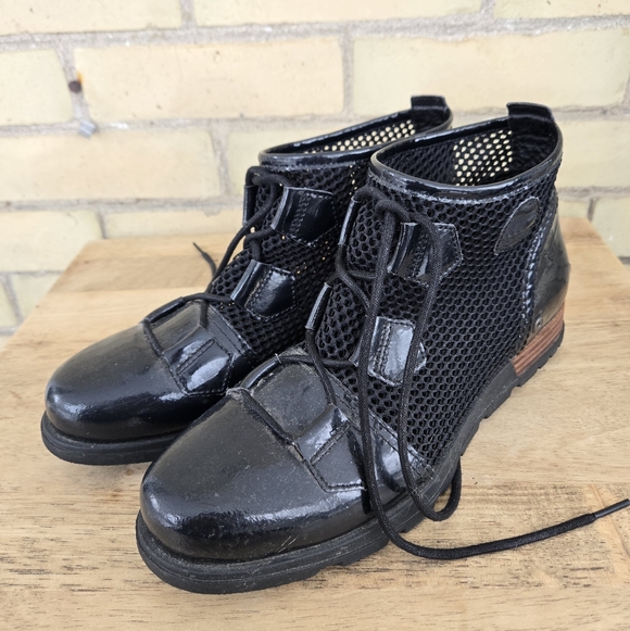 Sorel Major Lace-up Shot Boots - Picture 9 of 9